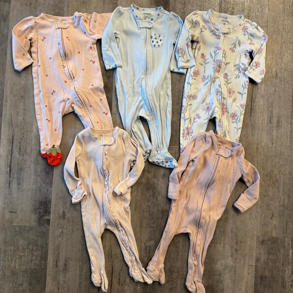 Lot of 5 - baby girl pajamas, Carter’s & Cloud Island, 6 months